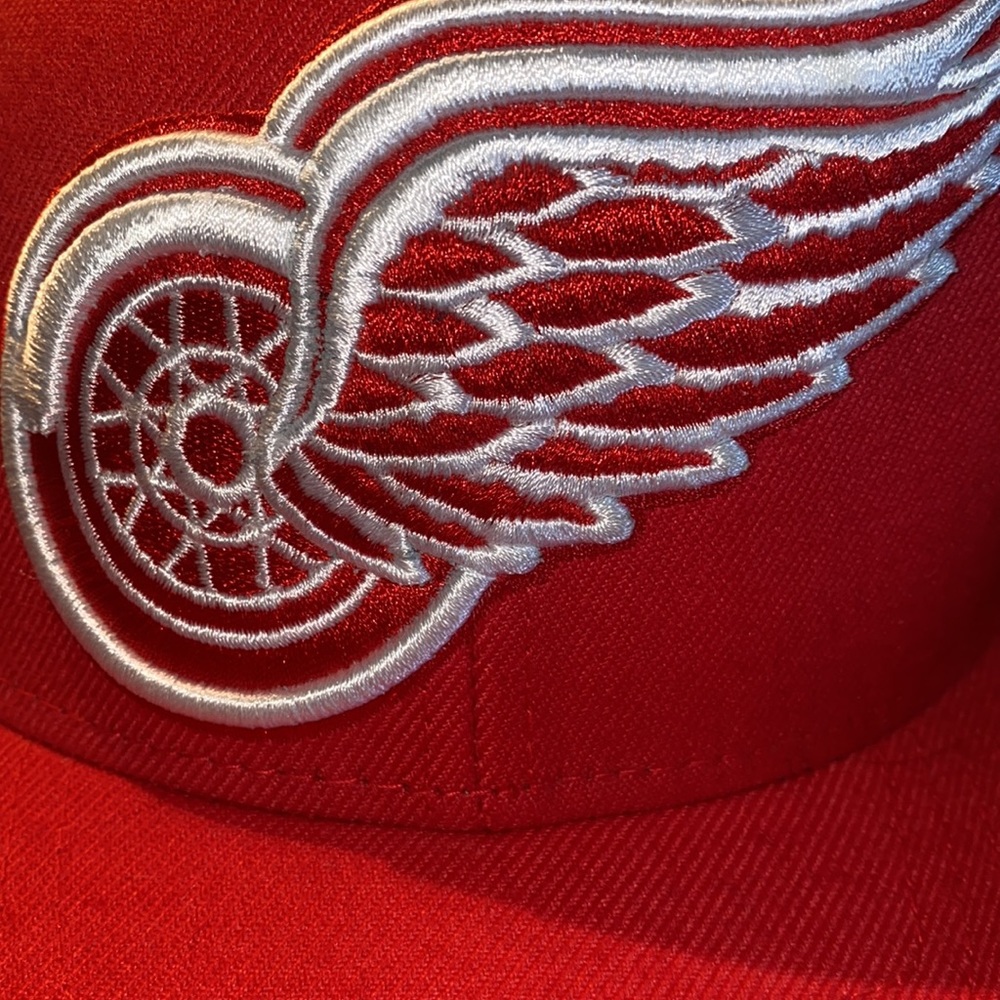 Boston Red Swings Snap Back